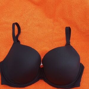 Black T-Shirt Bra with Adjustable Straps and Seamless Design